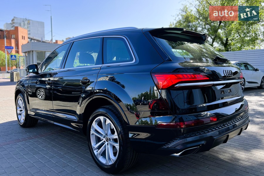 Audi Q7 - фото 8