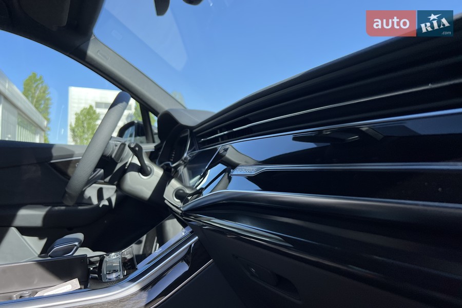 Audi Q7 - фото 17