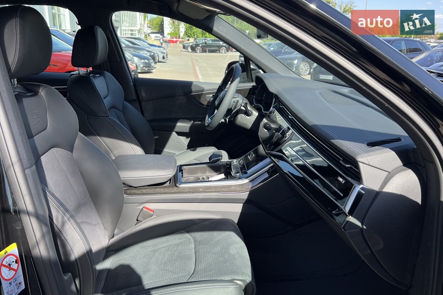 Audi Q7 - фото 16