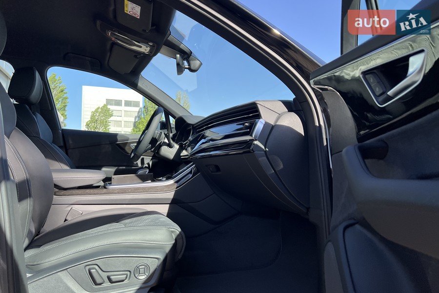 Audi Q7 - фото 21