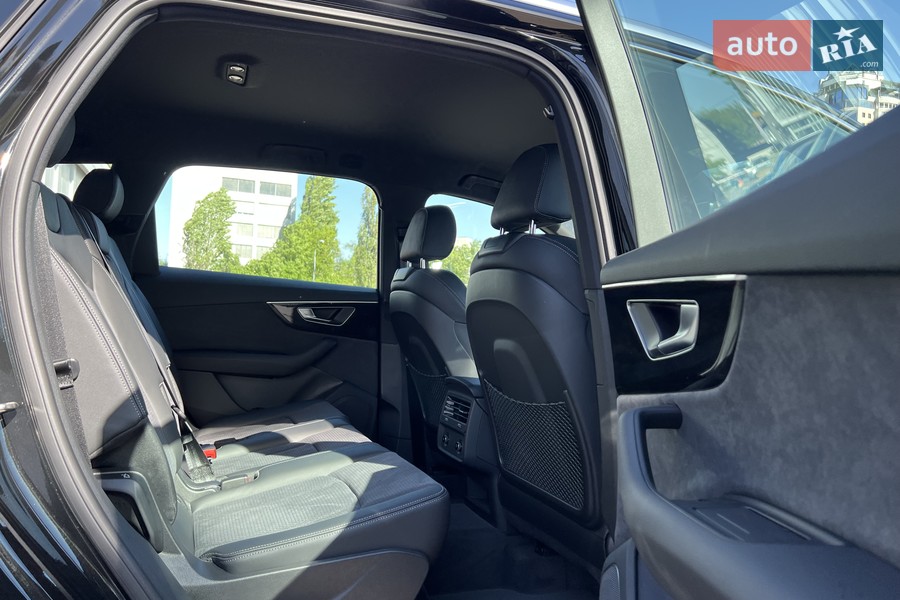 Audi Q7 - фото 20