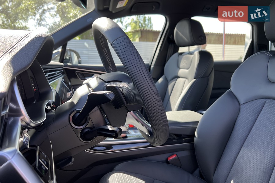Audi Q7 - фото 31