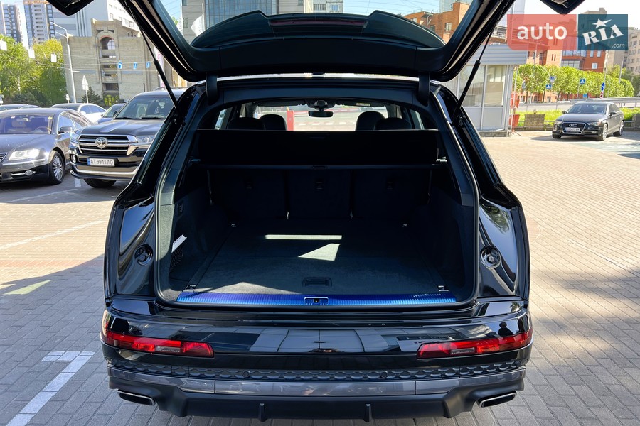 Audi Q7 - фото 12