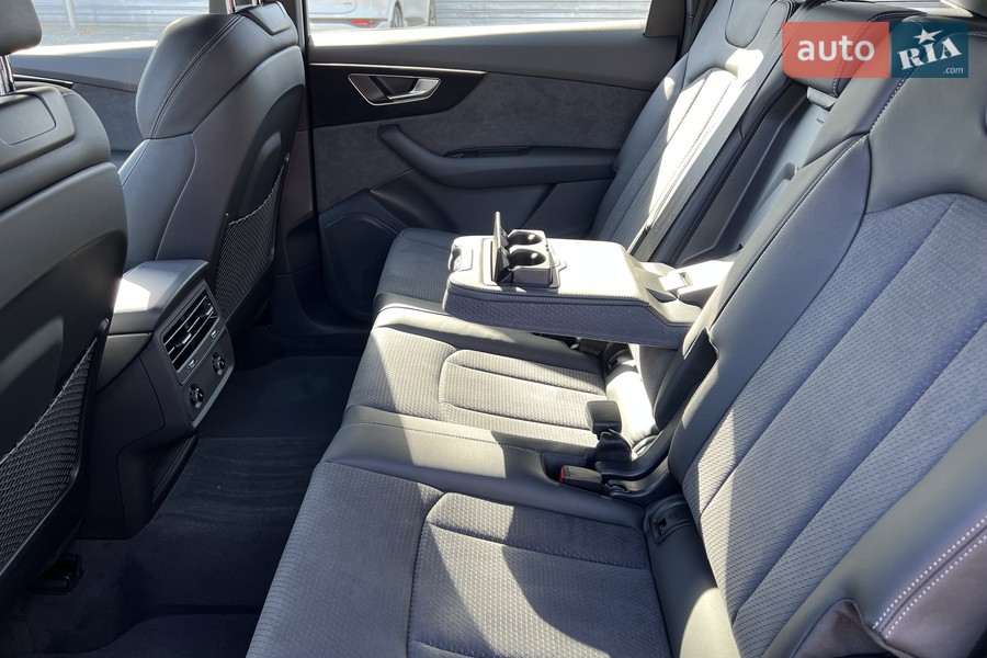 Audi Q7 - фото 41