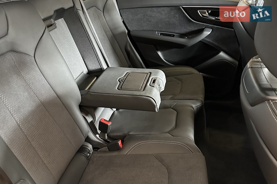 Audi Q7 - фото 21