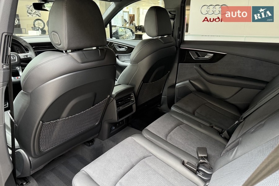 Audi Q7 - фото 9