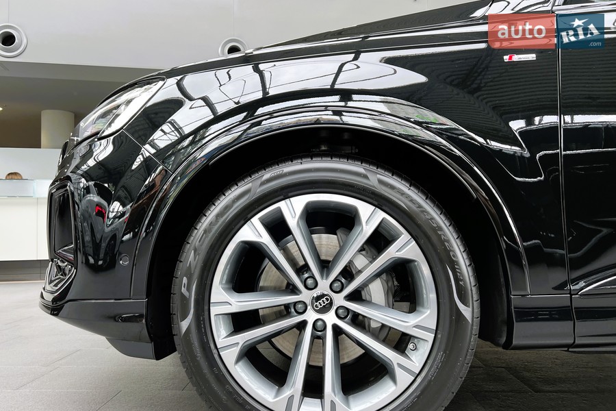 Audi Q7 - фото 9