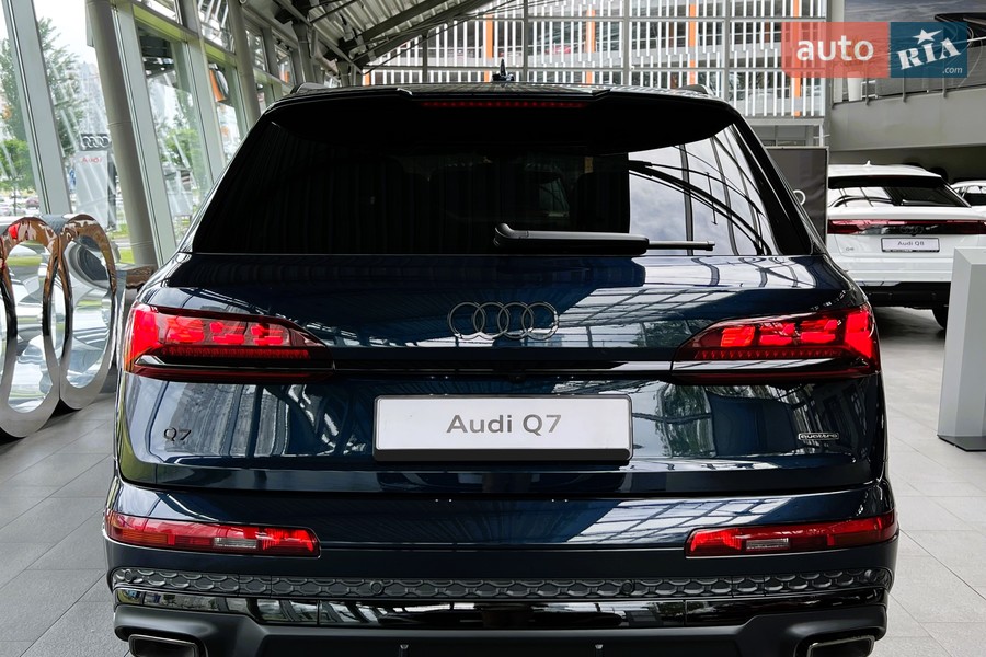 Audi Q7 - фото 8