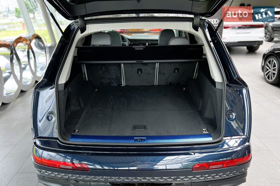 Audi Q7 - фото 16