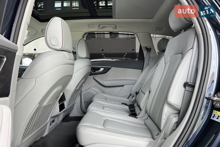 Audi Q7 - фото 31