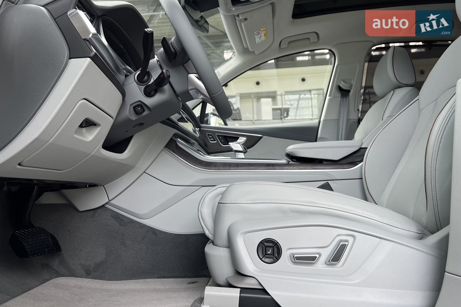 Audi Q7 - фото 22