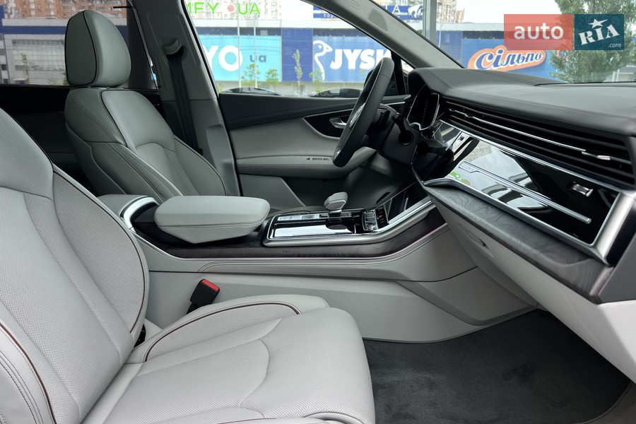Audi Q7 - фото 44