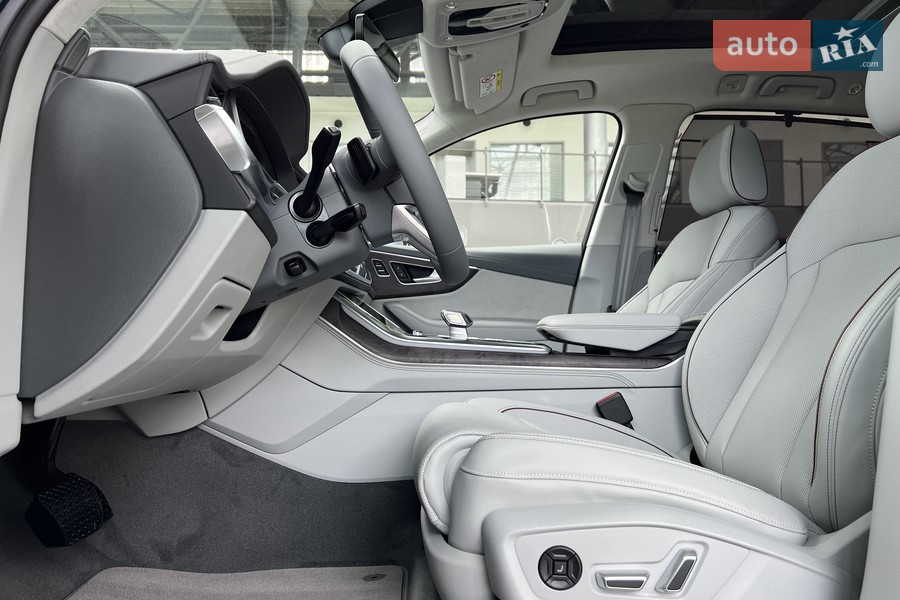 Audi Q7 - фото 23
