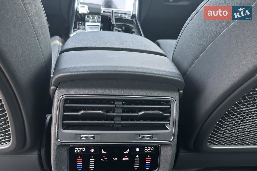 Audi Q7 - фото 25