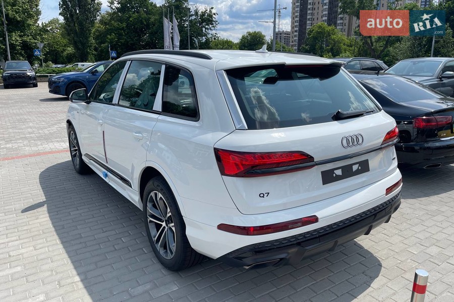 Audi Q7 - фото 10