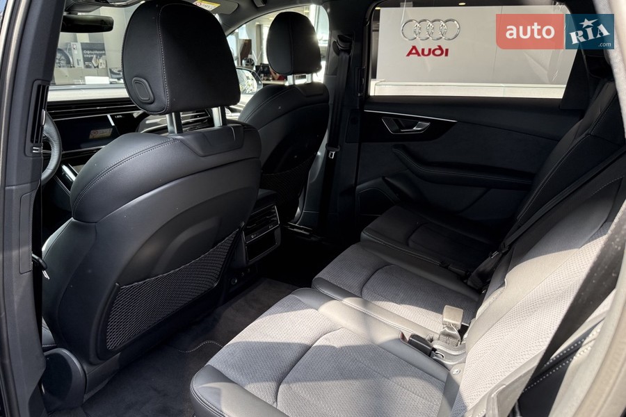 Audi Q7 - фото 7