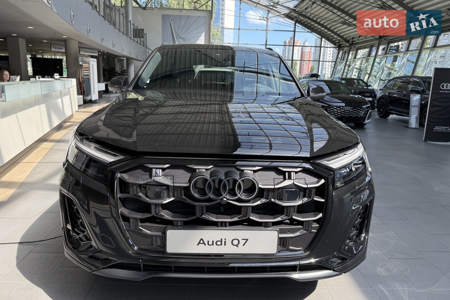 Audi Q7 - фото 1
