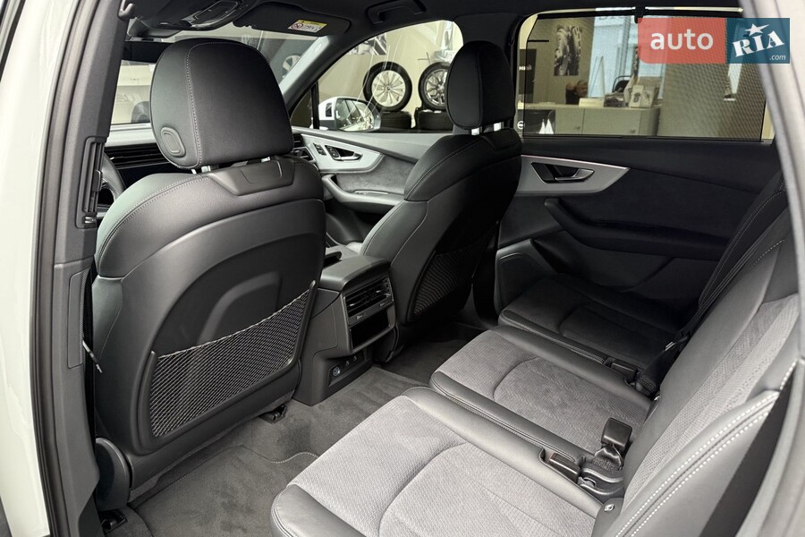 Audi Q7 - фото 8