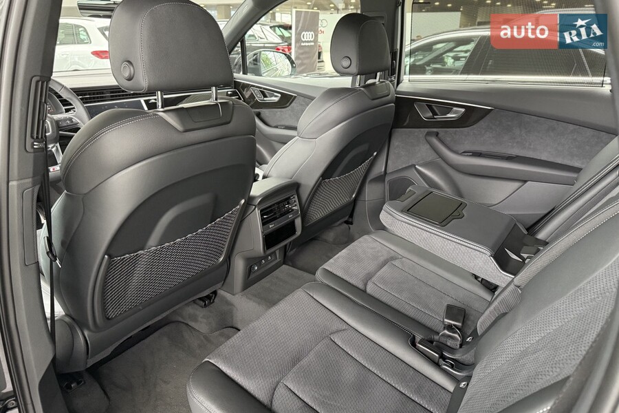 Audi Q7 - фото 8