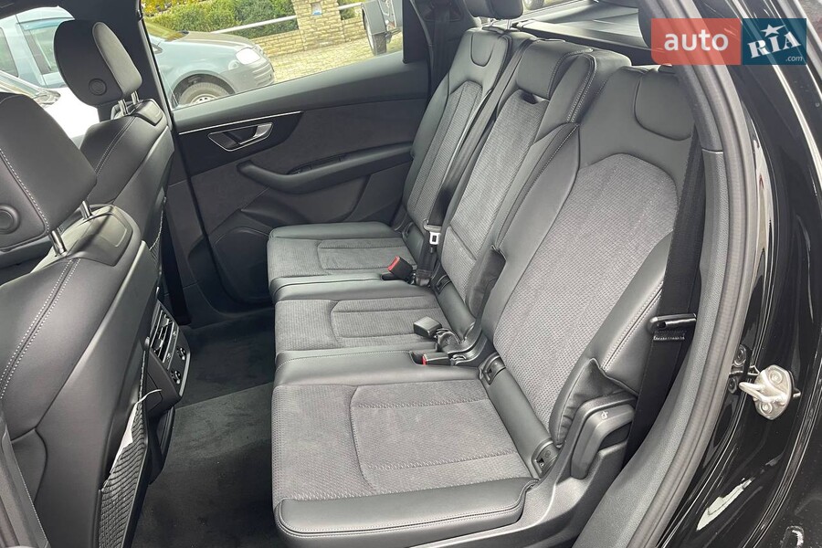 Audi Q7 - фото 15