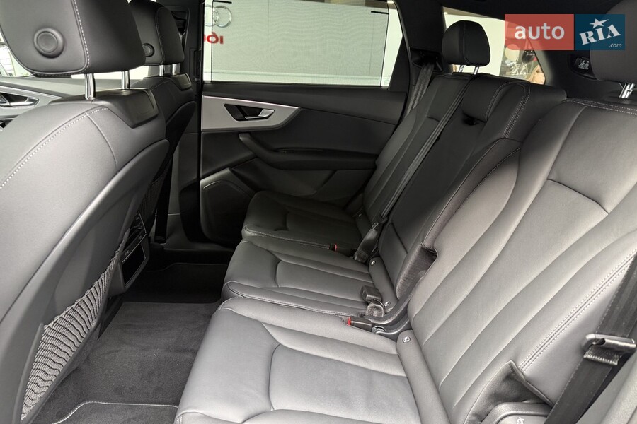 Audi Q7 - фото 8