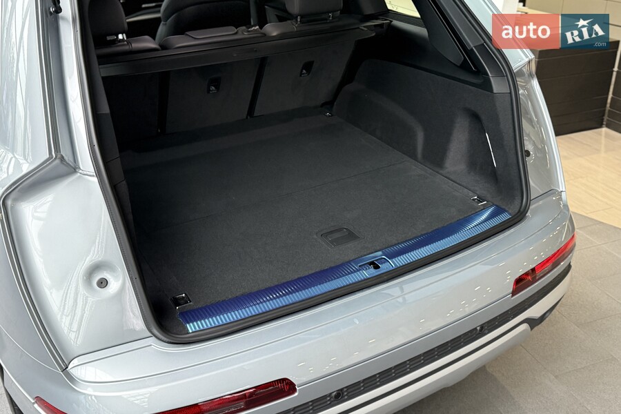 Audi Q7 - фото 11