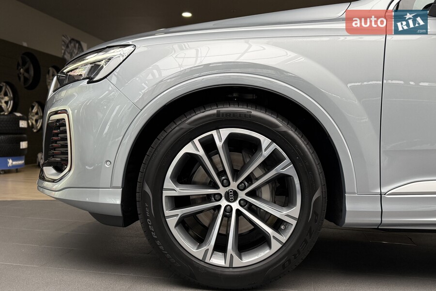 Audi Q7 - фото 10