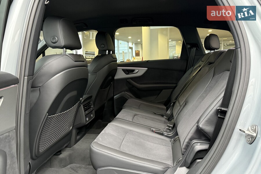 Audi Q7 - фото 12