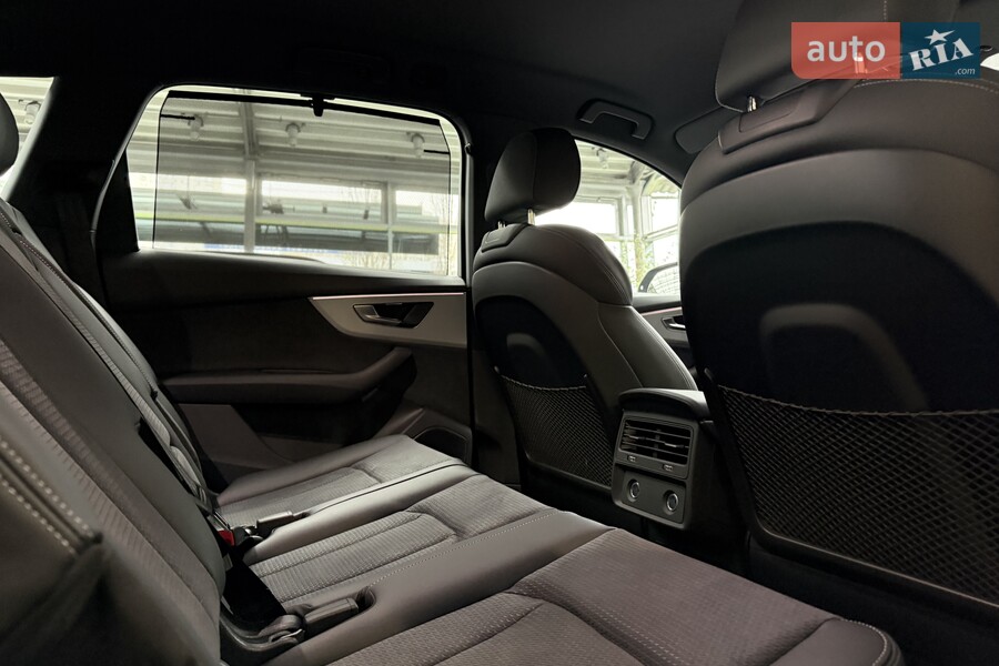 Audi Q7 - фото 13