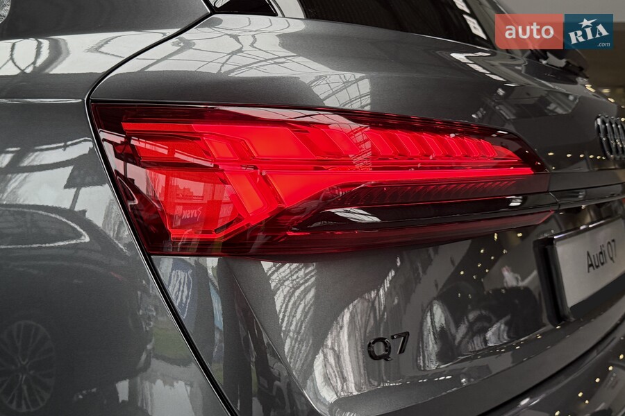 Audi Q7 - фото 7