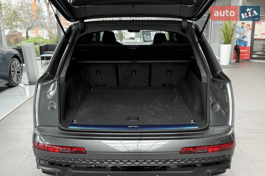 Audi Q7 - фото 8