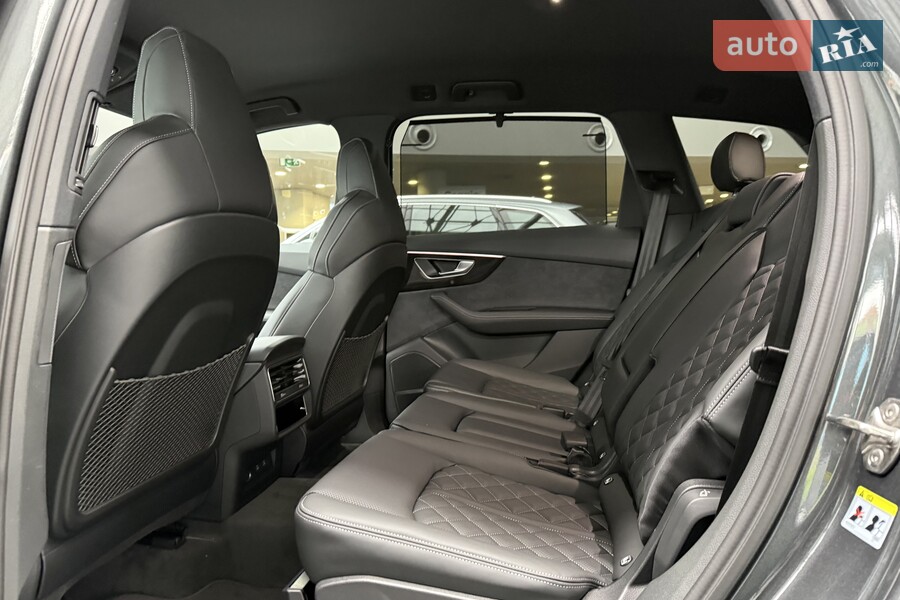 Audi Q7 - фото 13