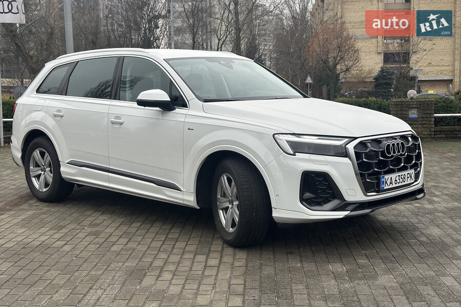 Audi Q7 - фото 10