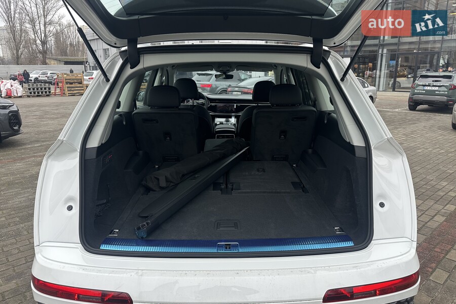 Audi Q7 - фото 13