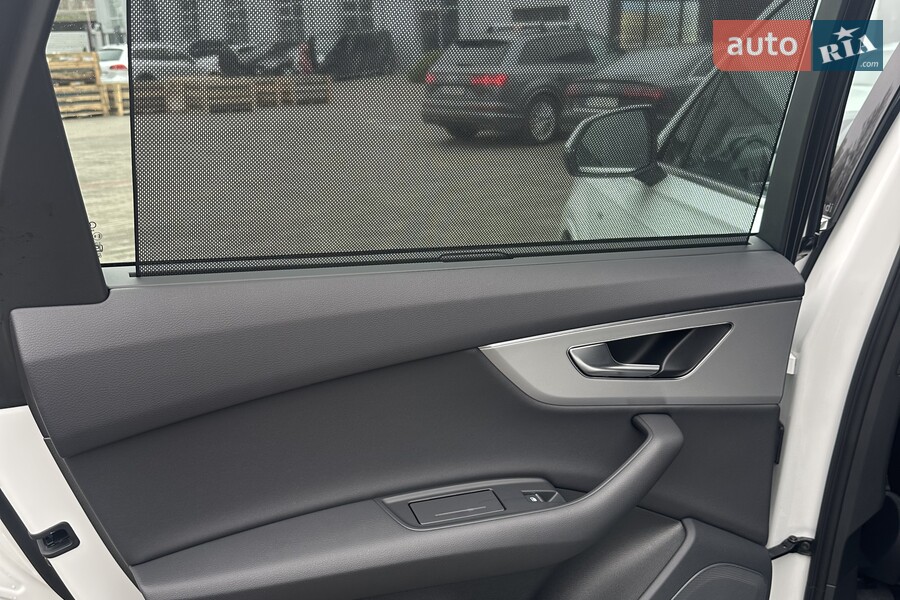 Audi Q7 - фото 17