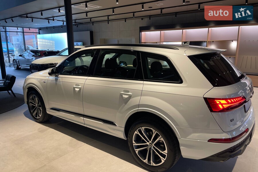 Audi Q7 - фото 8