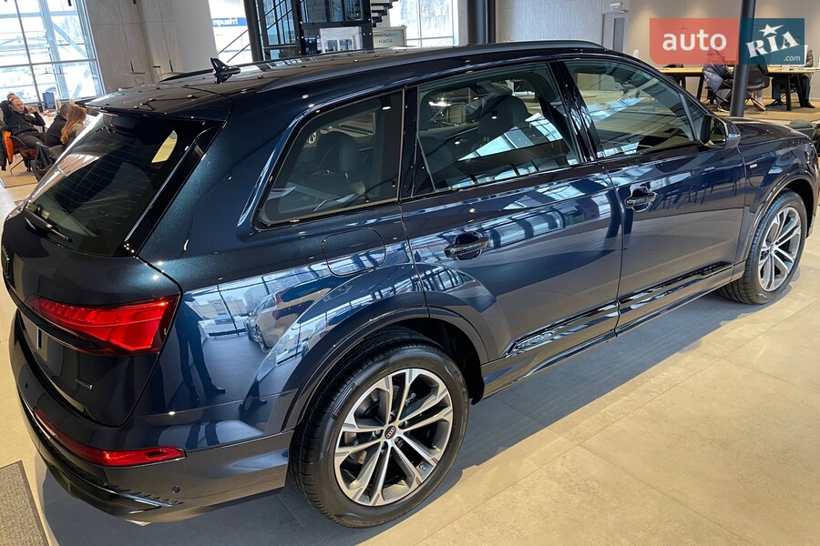 Audi Q7 - фото 9