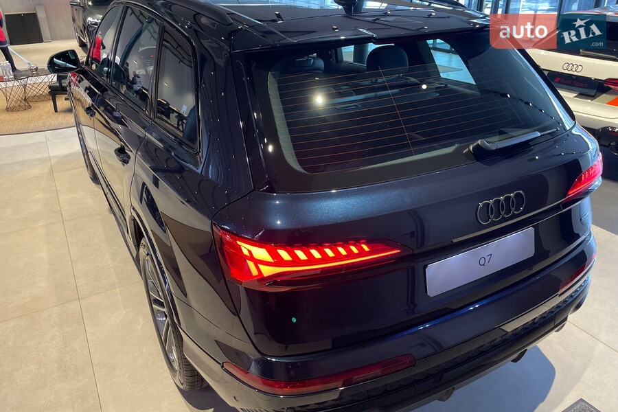 Audi Q7 - фото 10