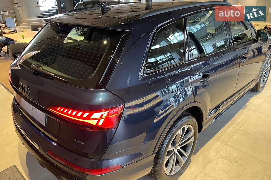 Audi Q7 - фото 11