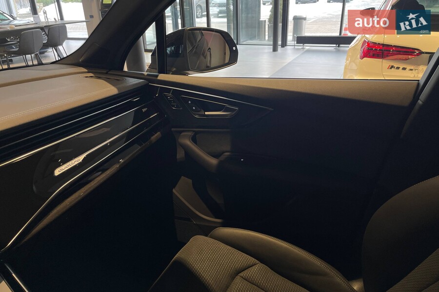 Audi Q7 - фото 21