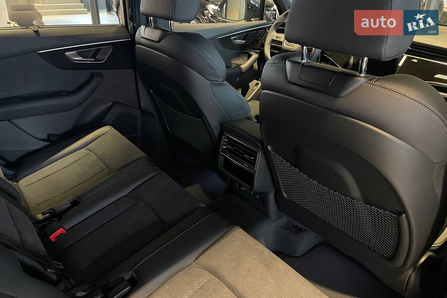 Audi Q7 - фото 25