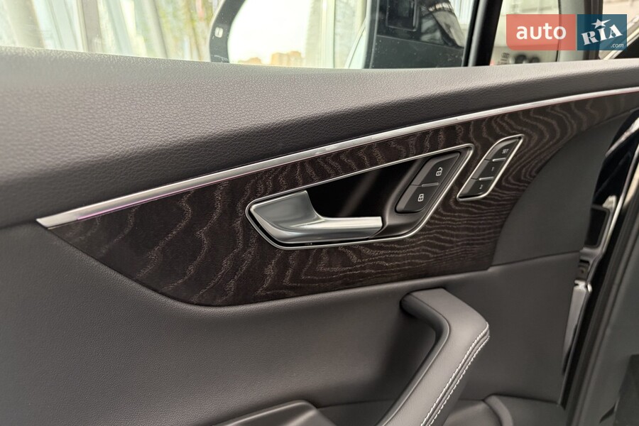 Audi Q7 - фото 8
