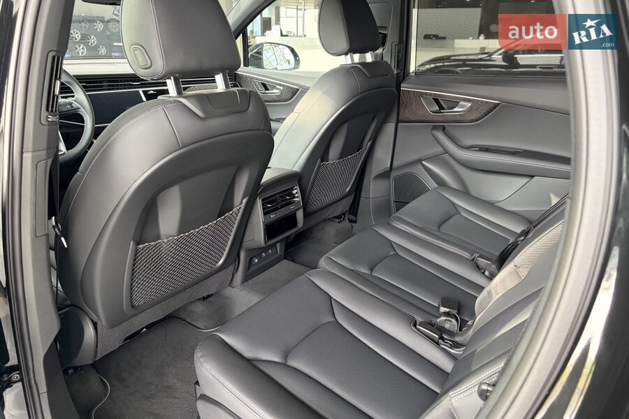 Audi Q7 - фото 7