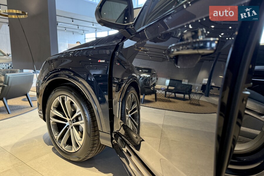 Audi Q7 - фото 14