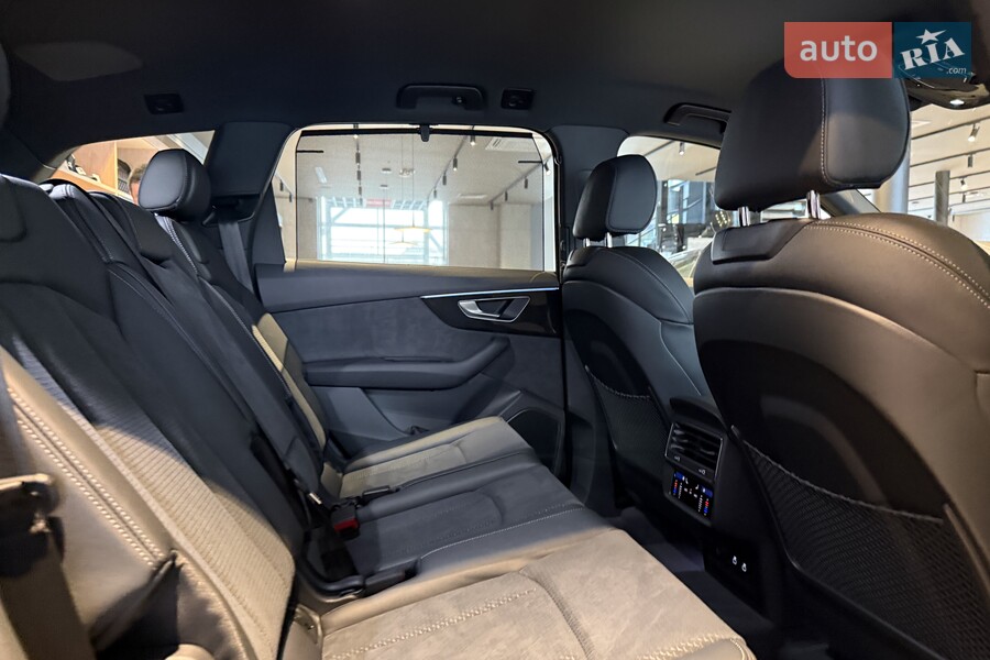 Audi Q7 - фото 20