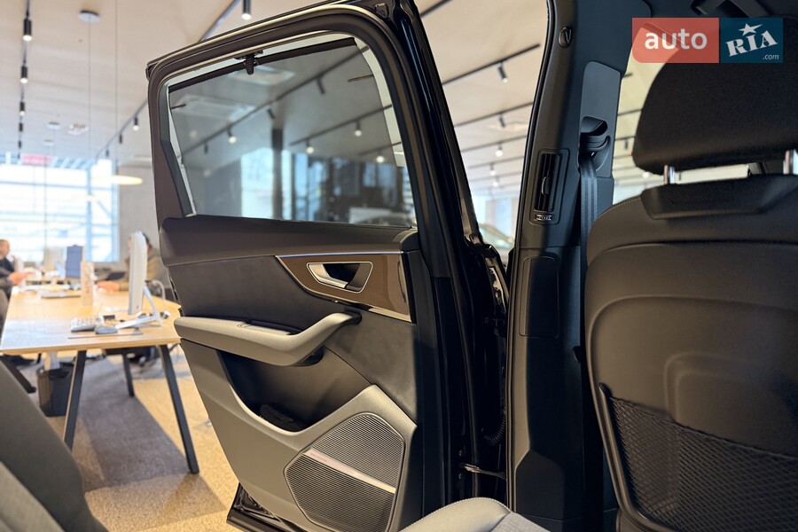 Audi Q7 - фото 21