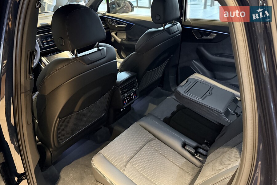 Audi Q7 - фото 22