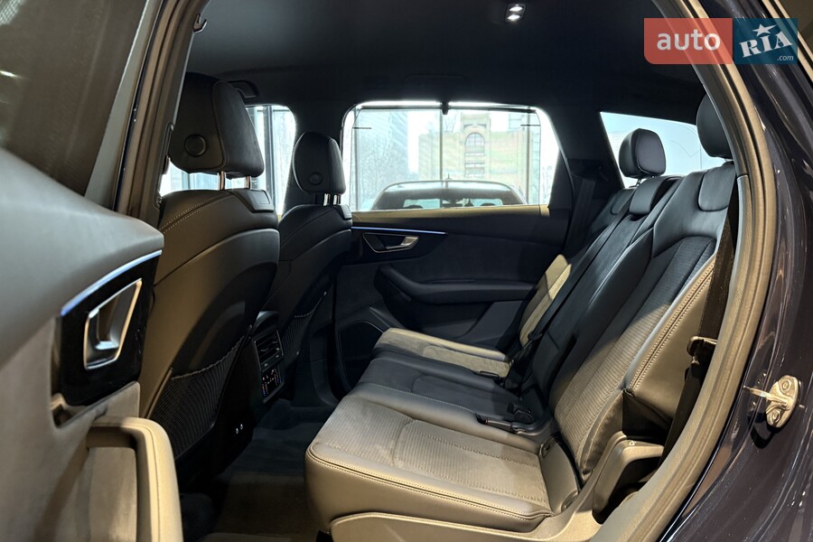 Audi Q7 - фото 23