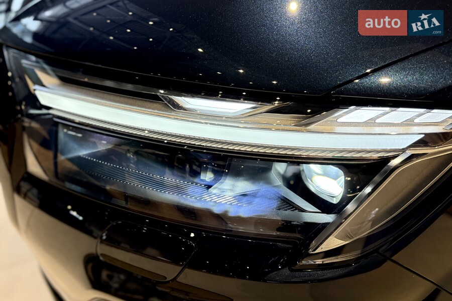 Audi Q7 - фото 11