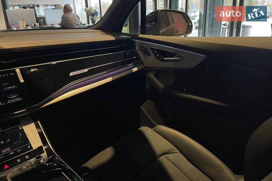 Audi Q7 - фото 17